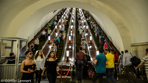 Russland Moskau im Sommer Metro